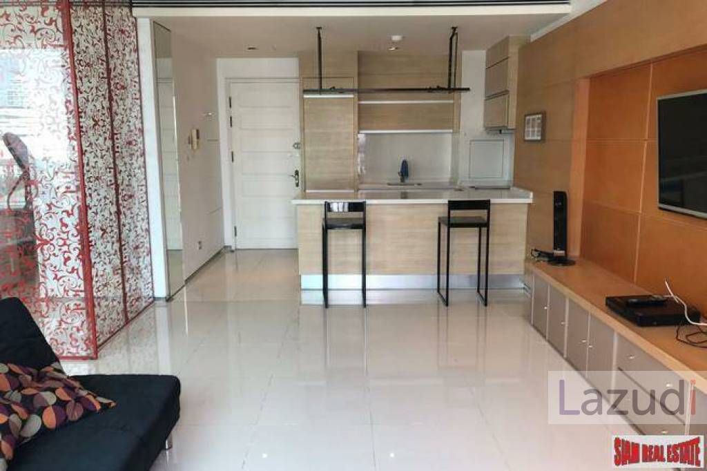 Aguston Sukhumvit 22 | Expansive City Views from this One Bedroom Condo in Phrom Phong