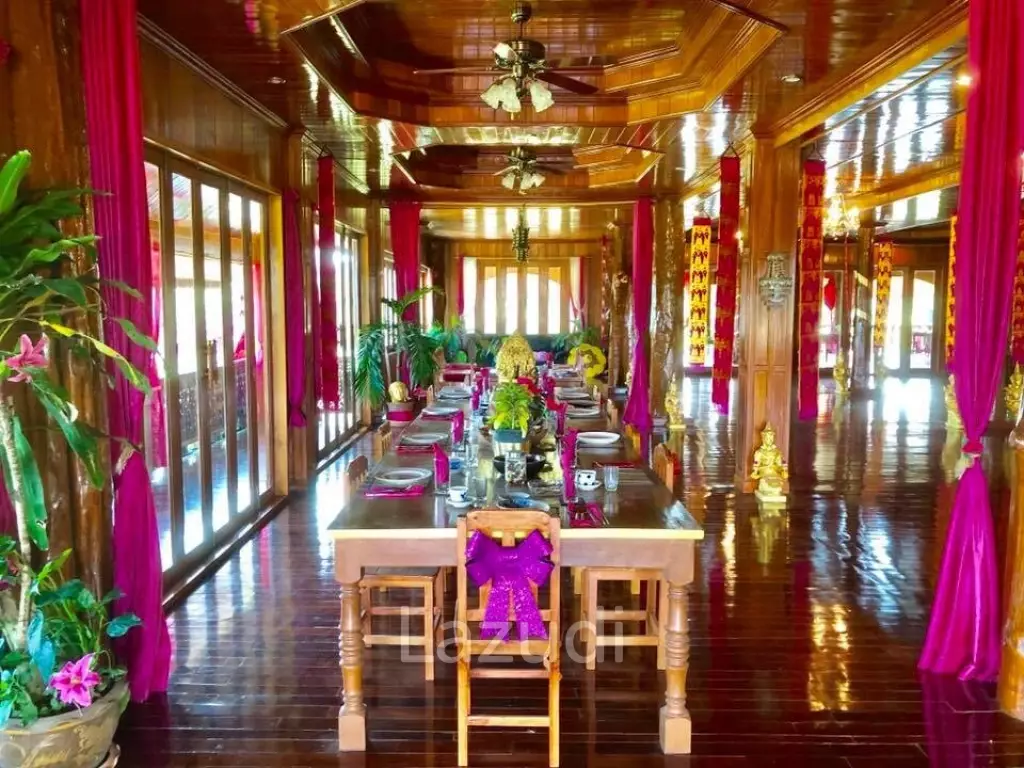 6 Bedrooms Golden Teak Mansion For Sale in Mae Taeng