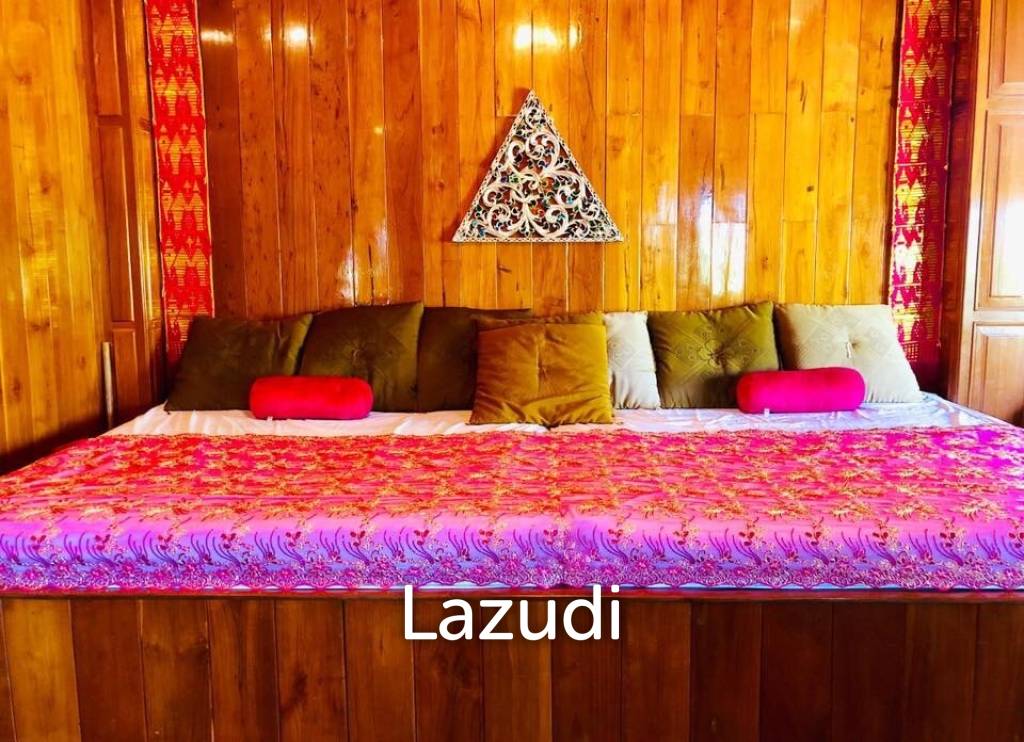 6 Bedrooms Golden Teak Mansion For Sale in Mae Taeng