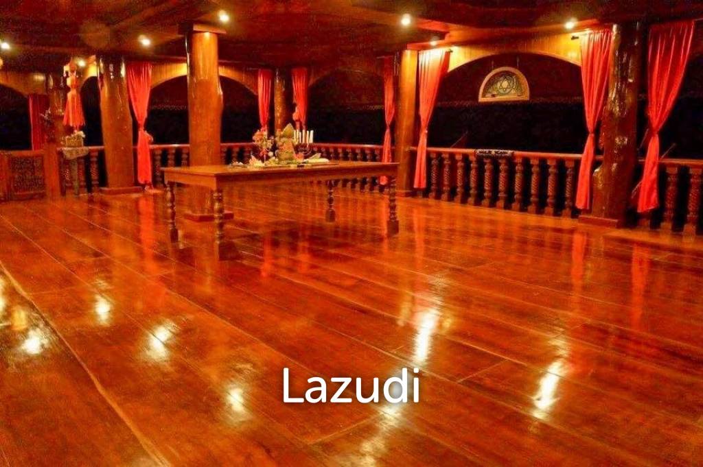 6 Bedrooms Golden Teak Mansion For Sale in Mae Taeng