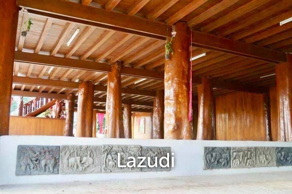 6 Bedrooms Golden Teak Mansion For Sale in Mae Taeng