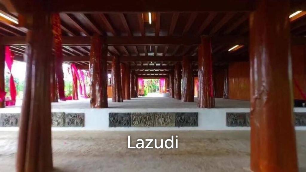 6 Bedrooms Golden Teak Mansion For Sale in Mae Taeng