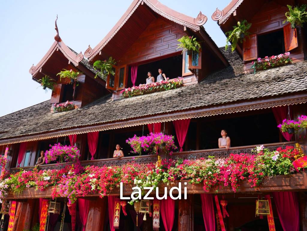 6 Bedrooms Golden Teak Mansion For Sale in Mae Taeng