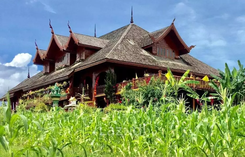 6 Bedrooms Golden Teak Mansion For Sale in Mae Taeng