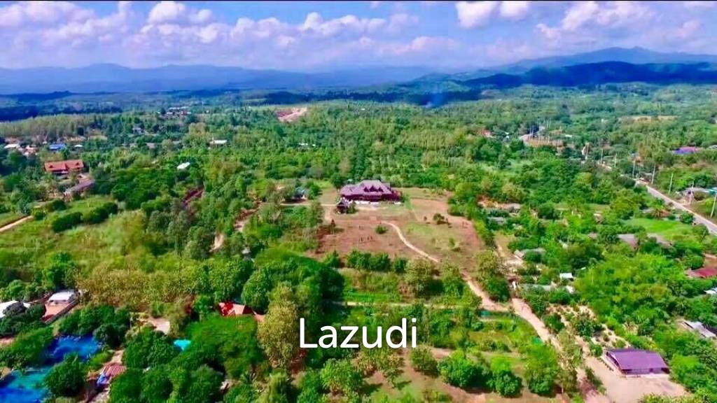 6 Bedrooms Golden Teak Mansion For Sale in Mae Taeng