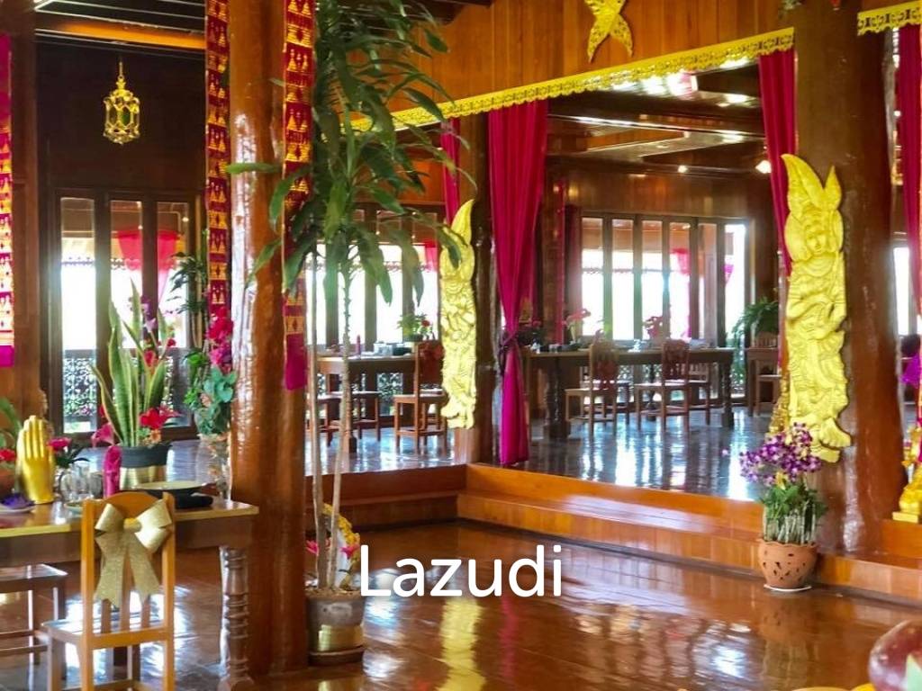 6 Bedrooms Golden Teak Mansion For Sale in Mae Taeng