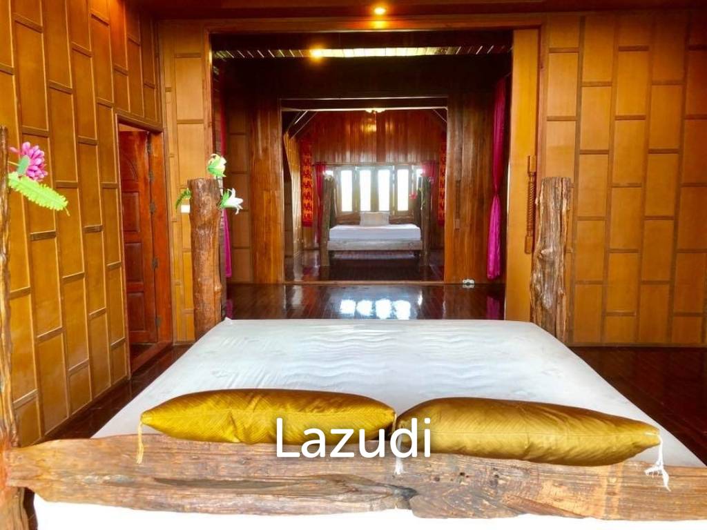 6 Bedrooms Golden Teak Mansion For Sale in Mae Taeng