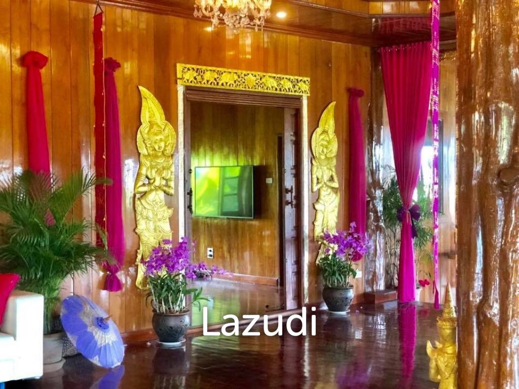 6 Bedrooms Golden Teak Mansion For Sale in Mae Taeng
