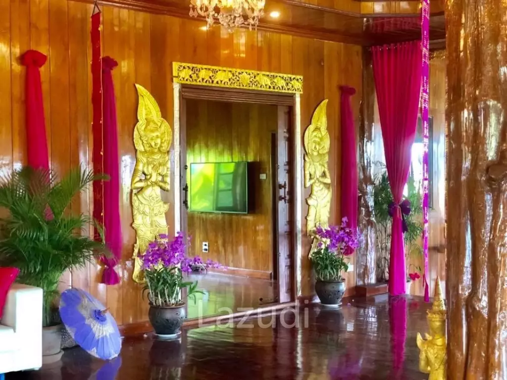 6 Bedrooms Golden Teak Mansion For Sale in Mae Taeng