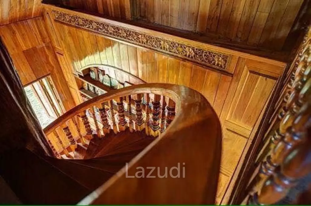 6 Bedrooms Golden Teak Mansion For Sale in Mae Taeng