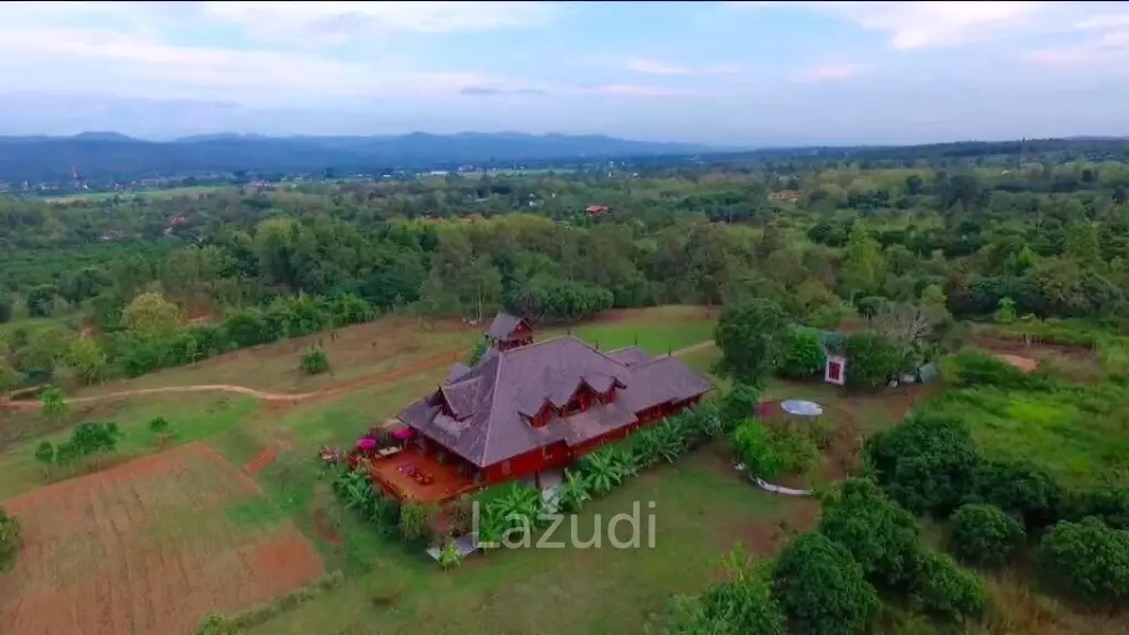 6 Bedrooms Golden Teak Mansion For Sale in Mae Taeng