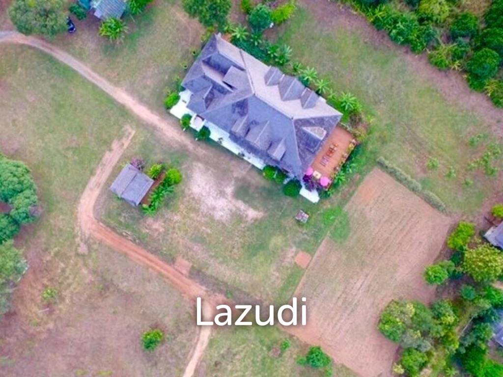 6 Bedrooms Golden Teak Mansion For Sale in Mae Taeng