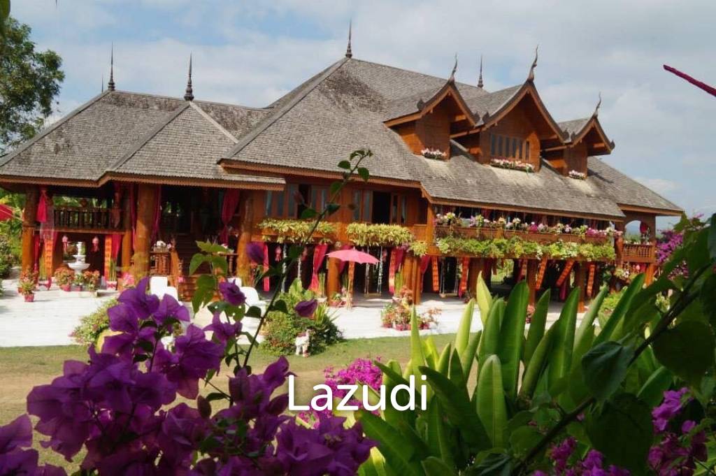 6 Bedrooms Golden Teak Mansion For Sale in Mae Taeng