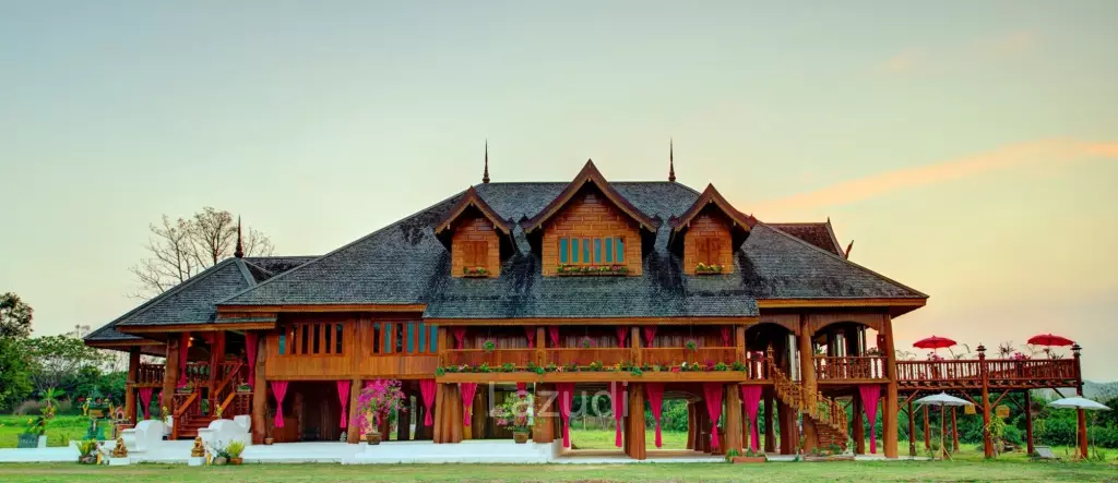 6 Bedrooms Golden Teak Mansion For Sale in Mae Taeng