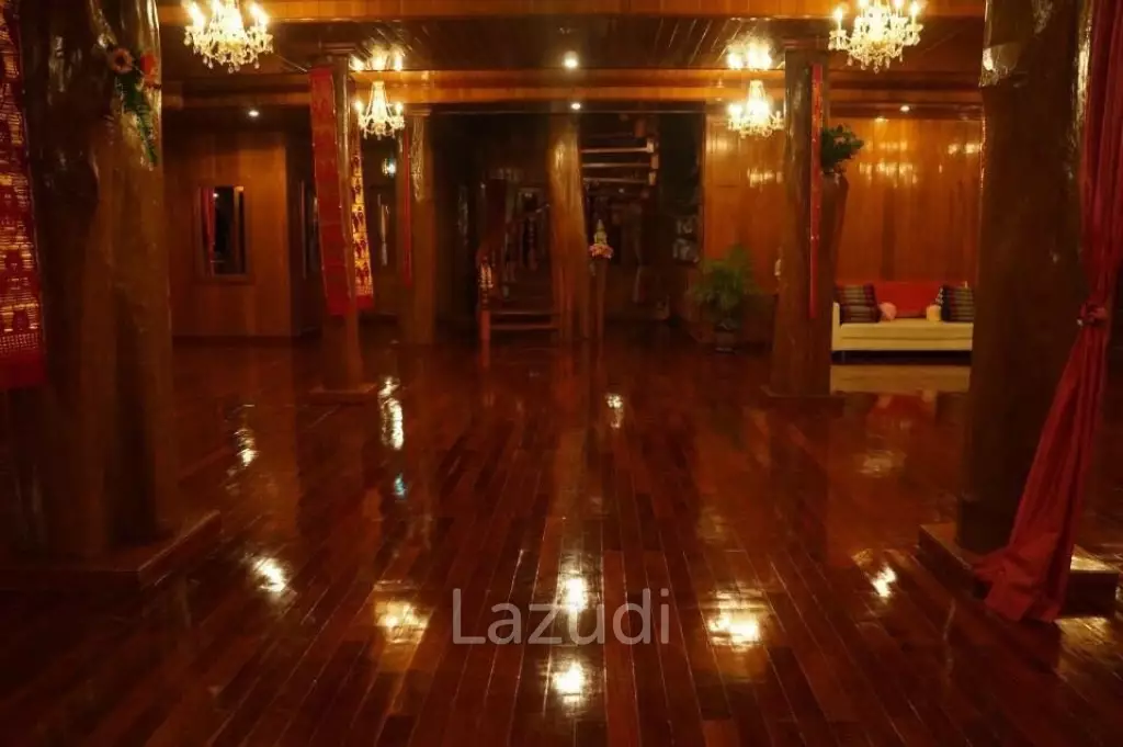 6 Bedrooms Golden Teak Mansion For Sale in Mae Taeng