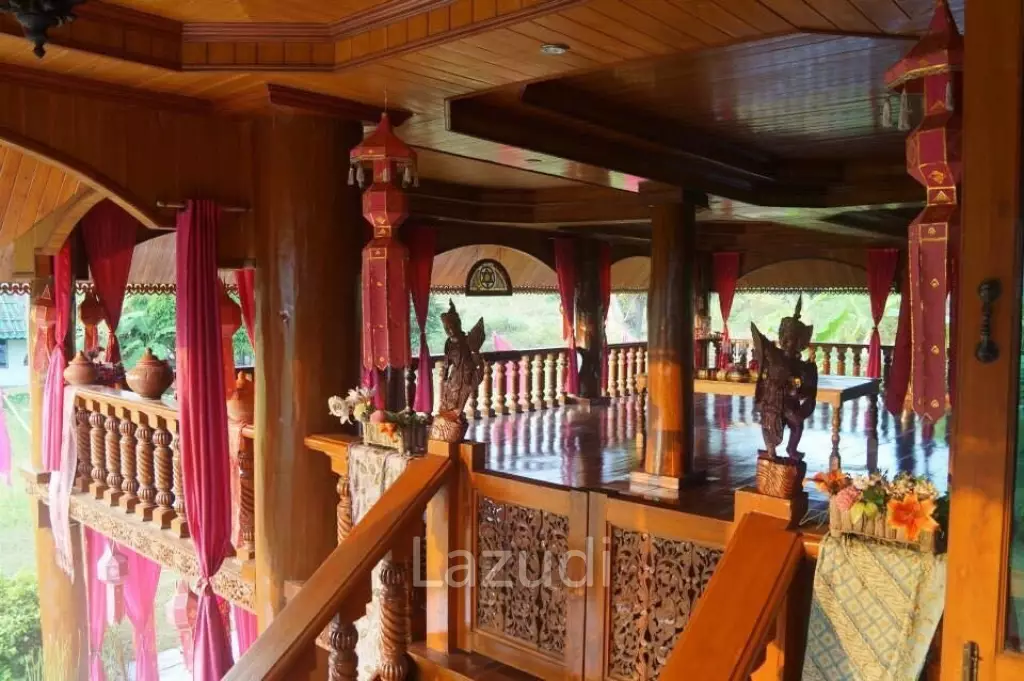 6 Bedrooms Golden Teak Mansion For Sale in Mae Taeng