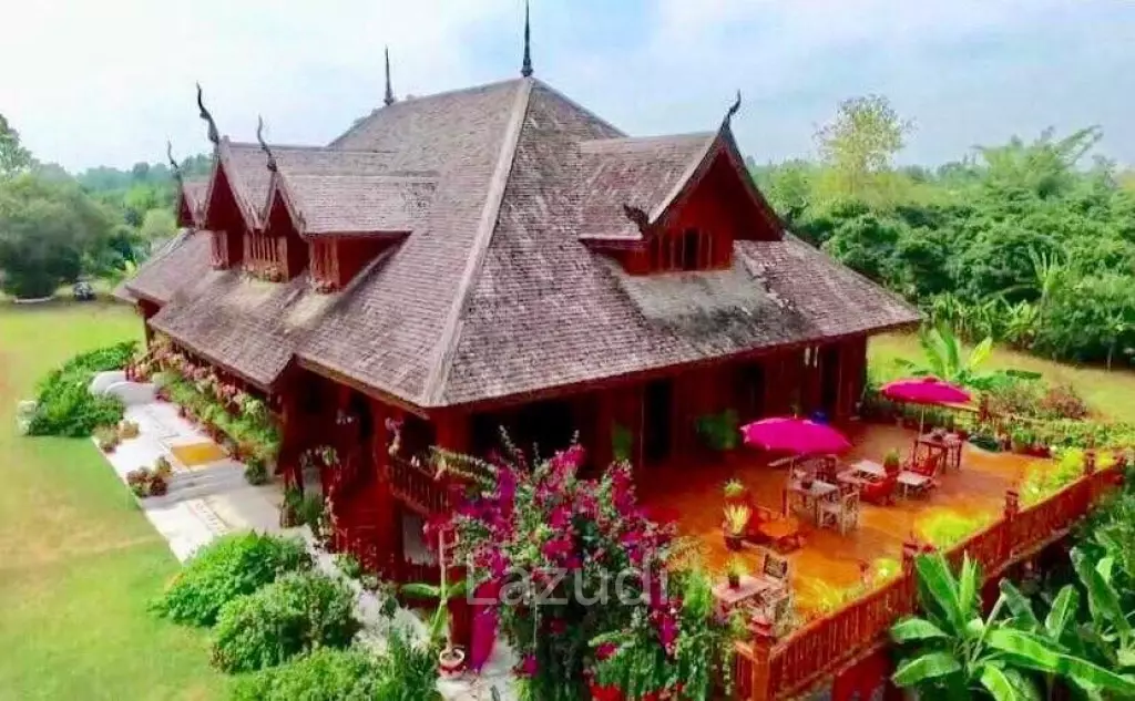 6 Bedrooms Golden Teak Mansion For Sale in Mae Taeng