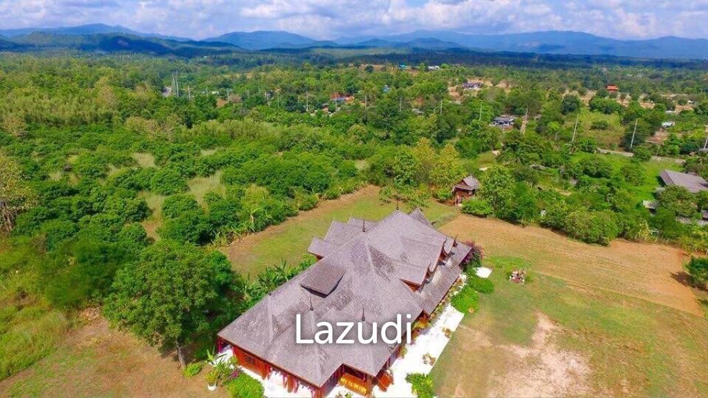 6 Bedrooms Golden Teak Mansion For Sale in Mae Taeng