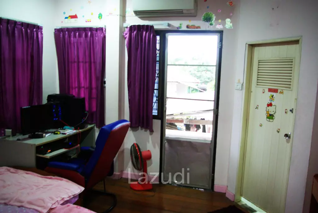 6 Bed 3 Bath Detached House