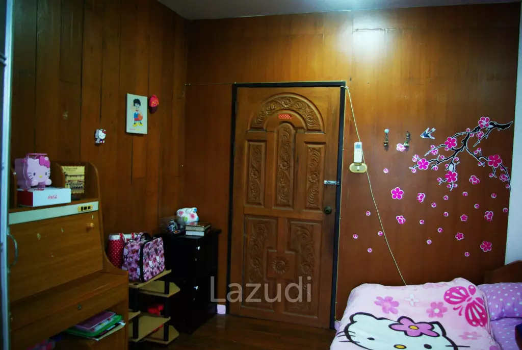 6 Bed 3 Bath Detached House