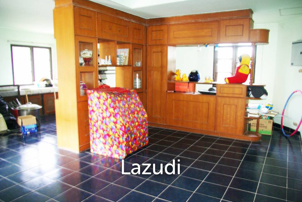 6 Bed 3 Bath Detached House