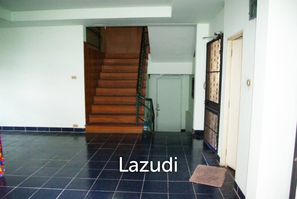 6 Bed 3 Bath Detached House