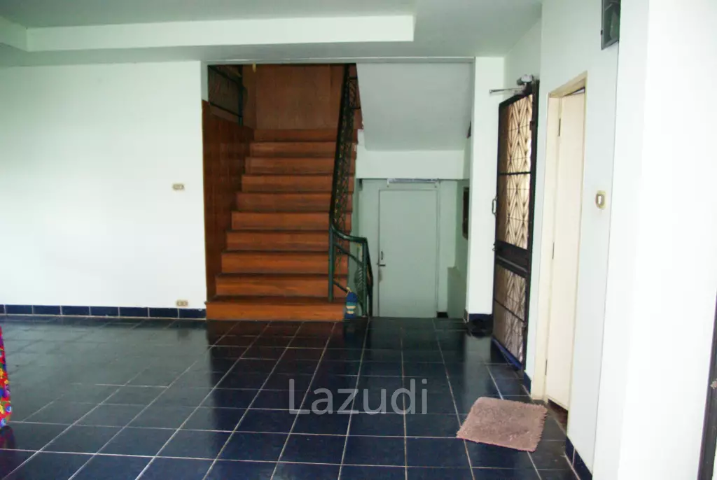 6 Bed 3 Bath Detached House