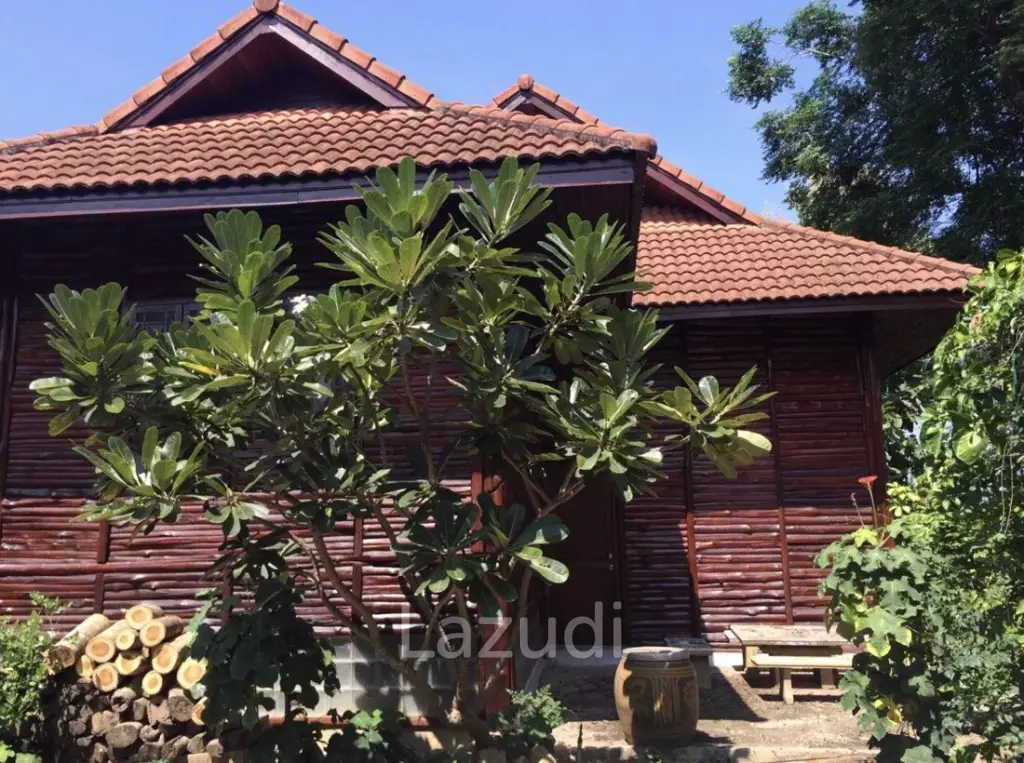 Beautiful single wooden house in Chiang Mai