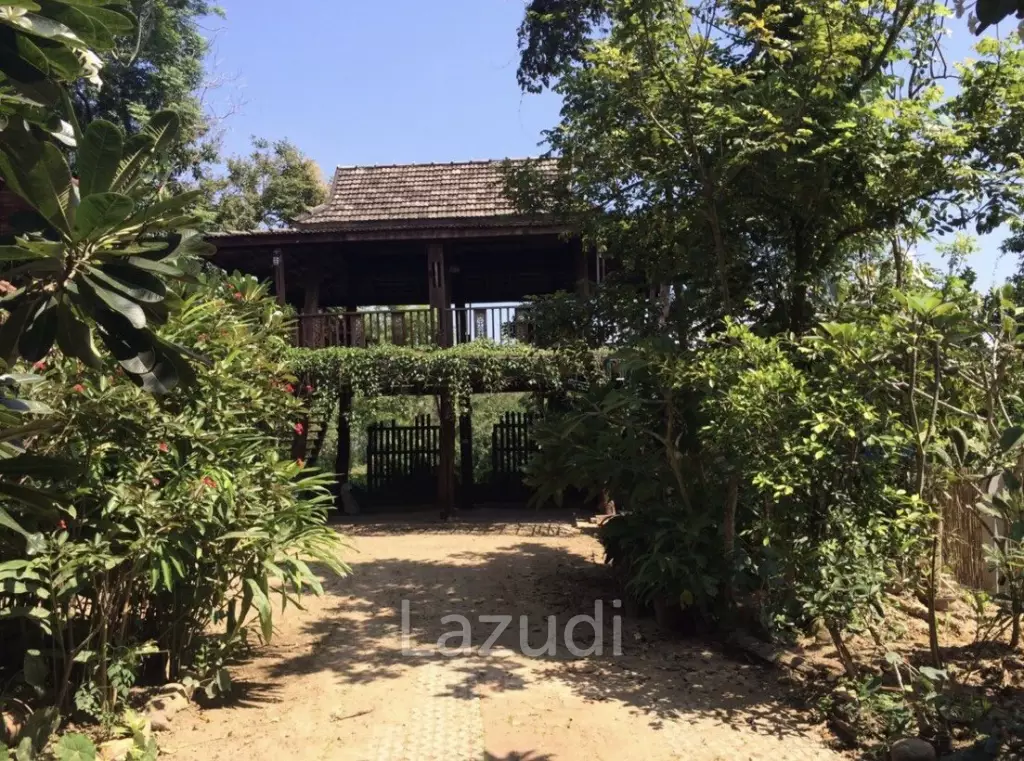 Beautiful single wooden house in Chiang Mai