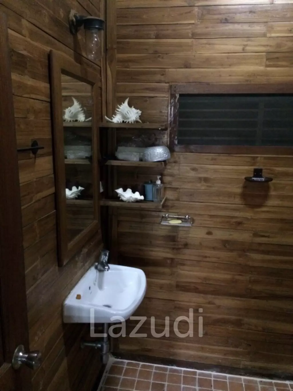 Beautiful single wooden house in Chiang Mai