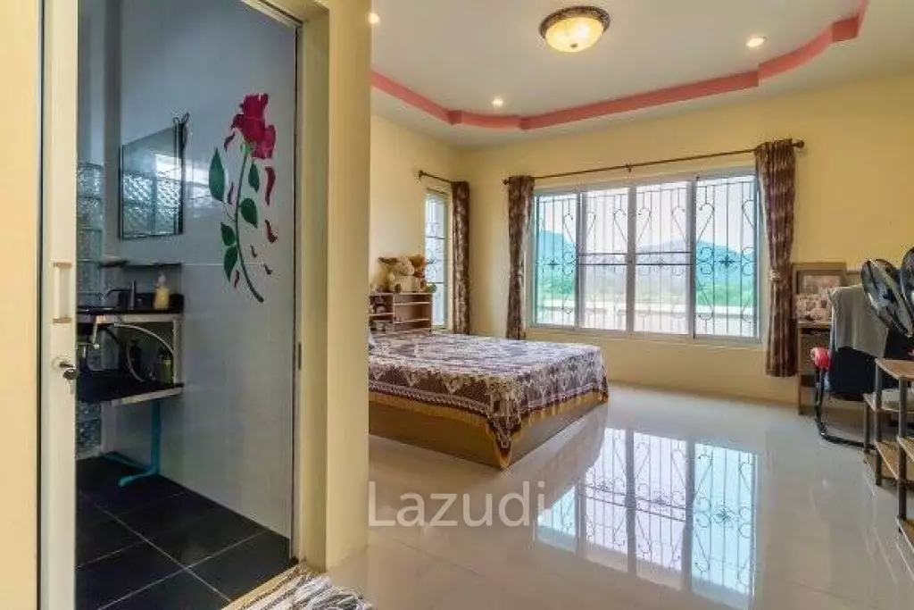 Mountain View 3 Bed Pool Villa near Santorini Park Cha-Am