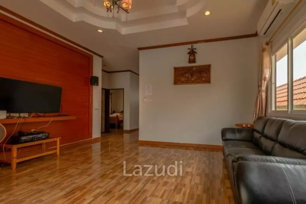 4 Bed pool villa close to town