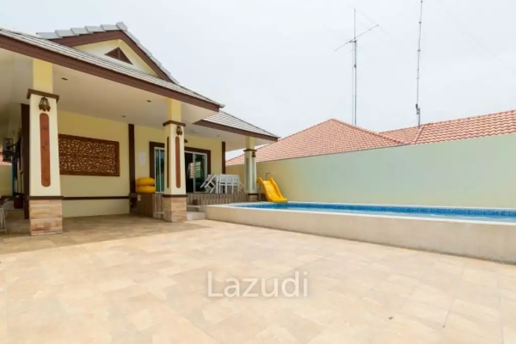 4 Bed pool villa close to town