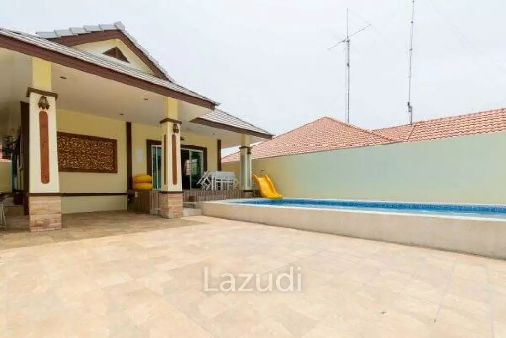 4 Bed pool villa close to town