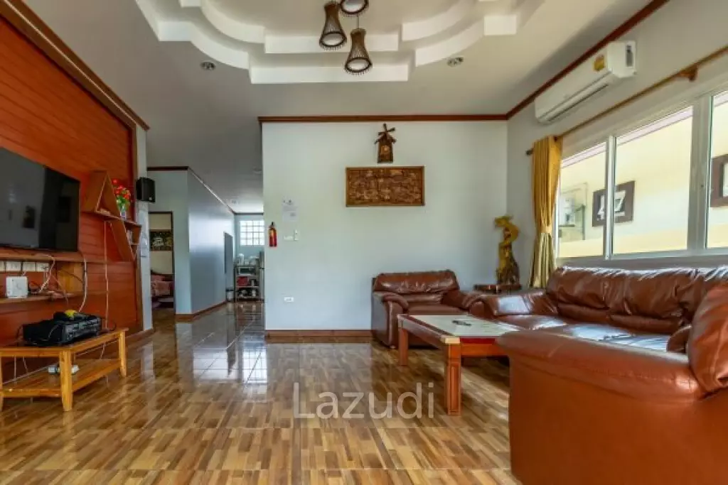 4 Bed pool villa close to town