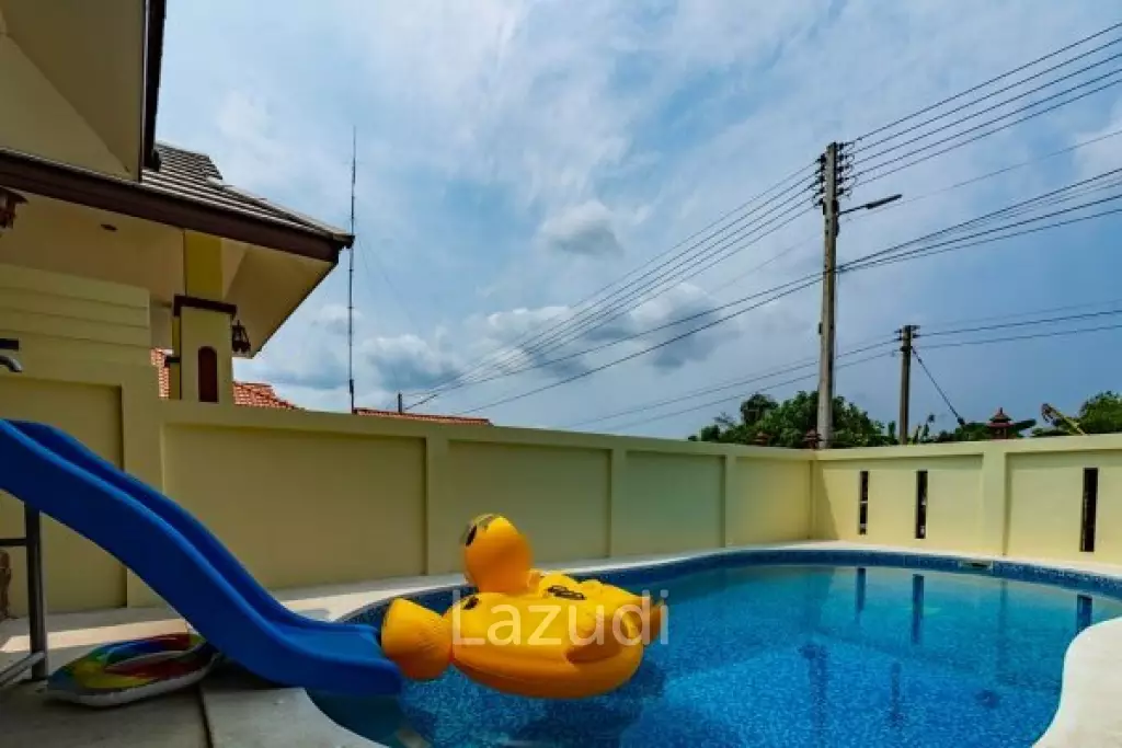 4 Bed pool villa close to town