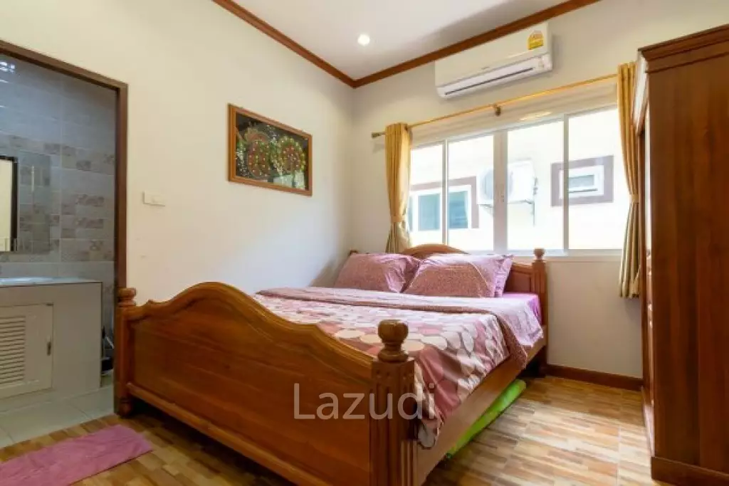4 Bed pool villa close to town