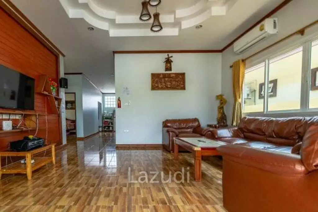 4 Bed pool villa close to town