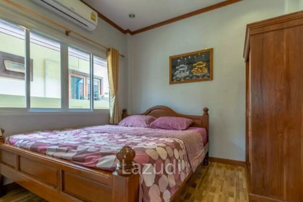4 Bed pool villa close to town