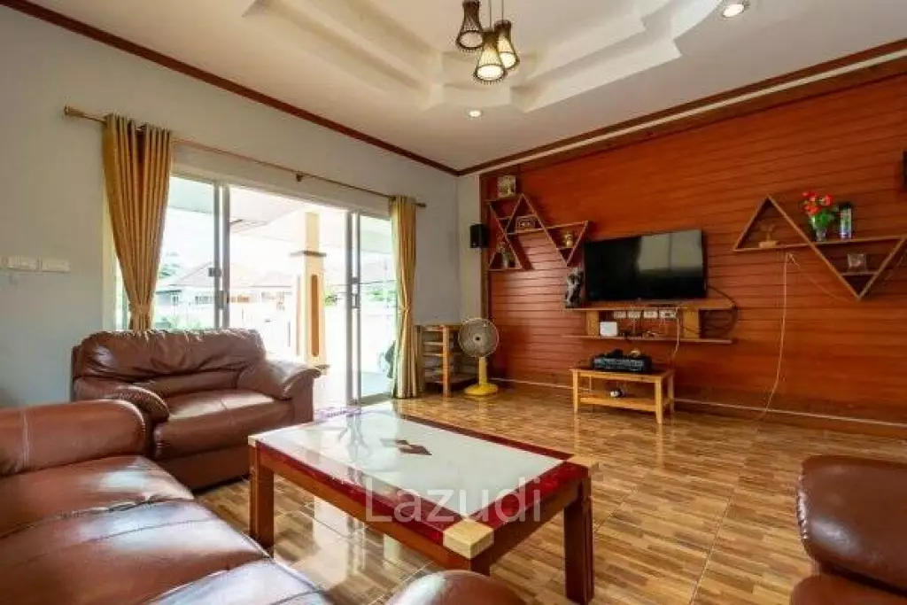 4 Bed pool villa close to town
