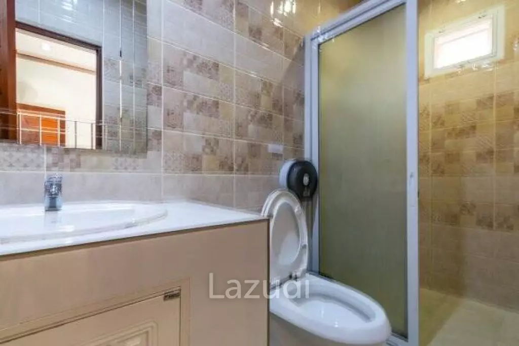 4 Bed pool villa close to town