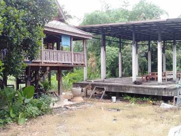 House for sale with land in Hang Dong District