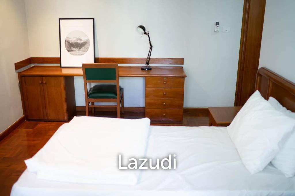 Large Pet friendly Apartment!! Near BTS Phrom Phong