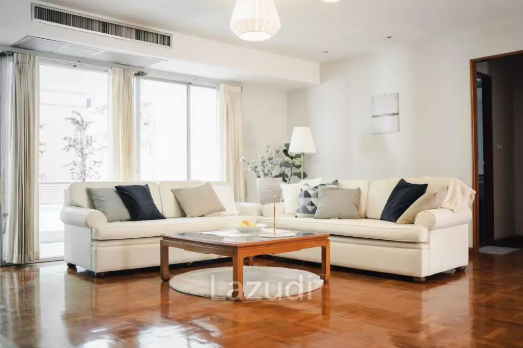 Large Pet friendly Apartment!! Near BTS Phrom Phong
