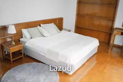 Large Pet friendly Apartment!! Near BTS Phrom Phong