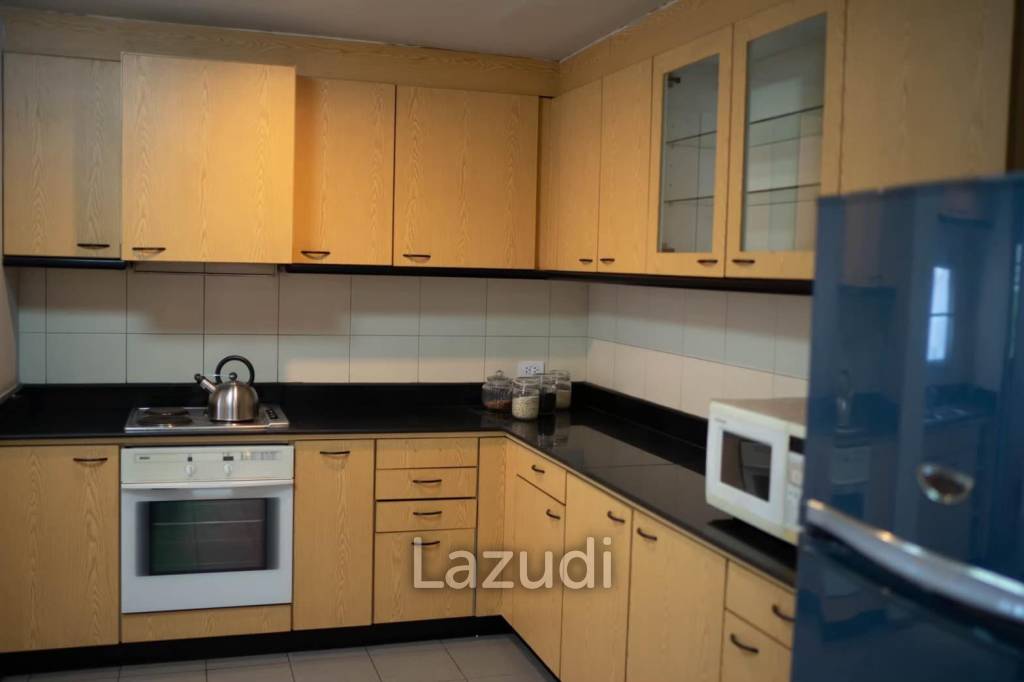 Large Pet friendly Apartment!! Near BTS Phrom Phong