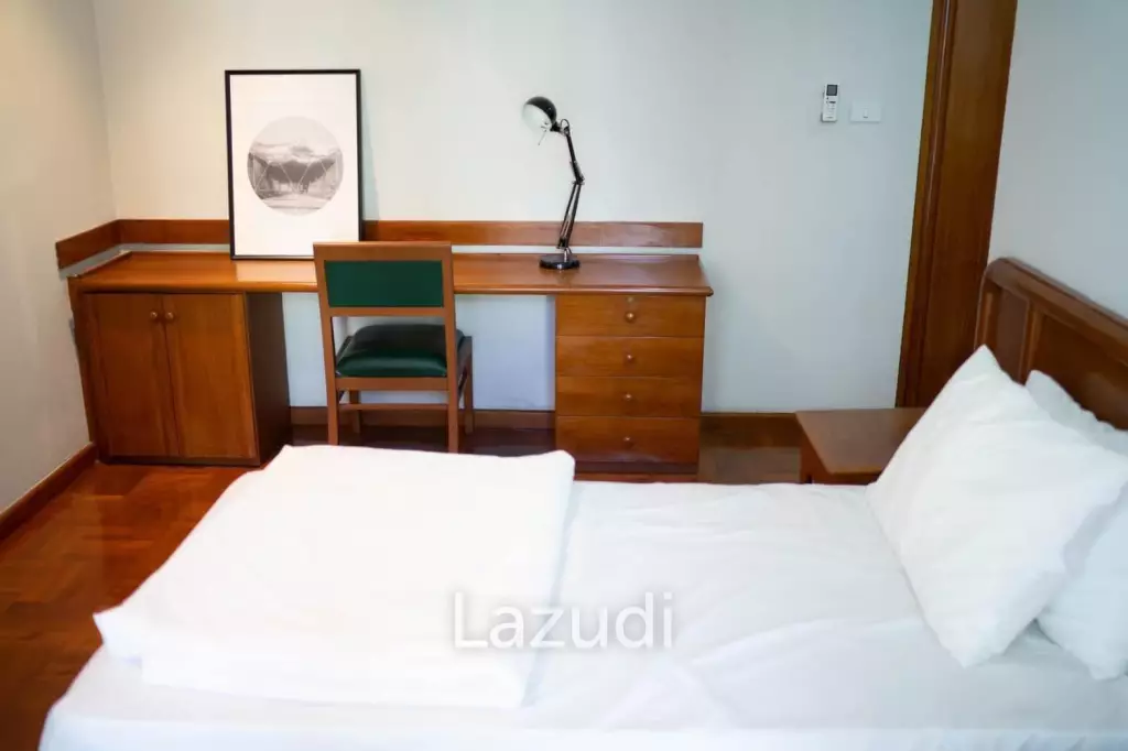 Large Pet friendly Apartment!! Near BTS Phrom Phong