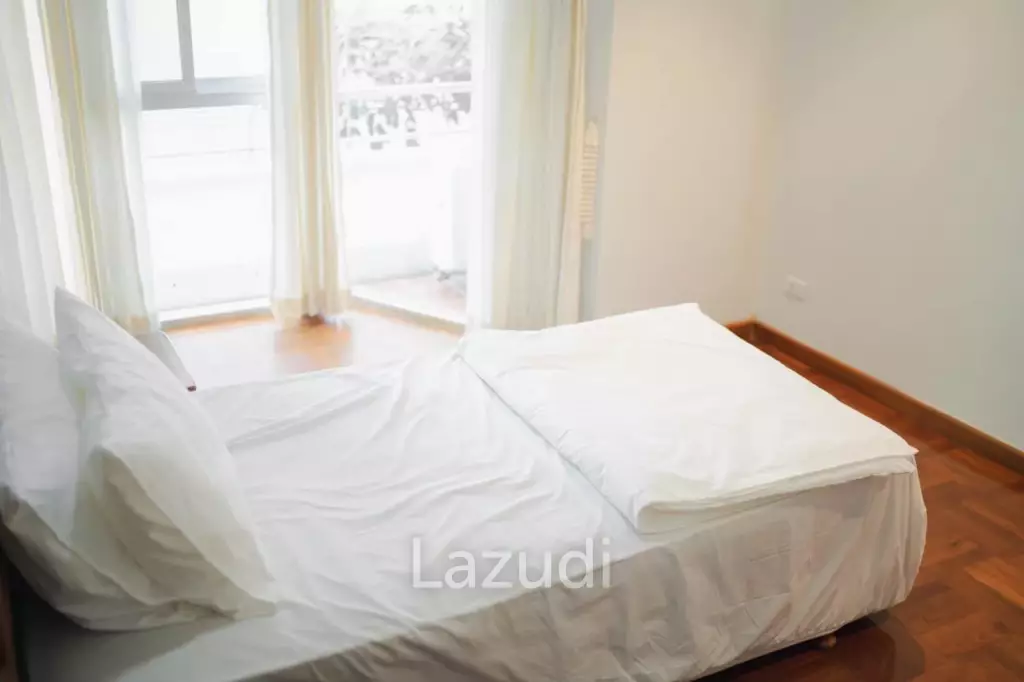 Large Pet friendly Apartment!! Near BTS Phrom Phong