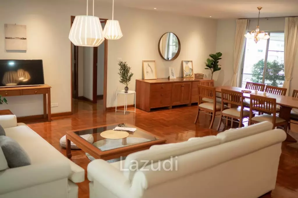 Large Pet friendly Apartment!! Near BTS Phrom Phong