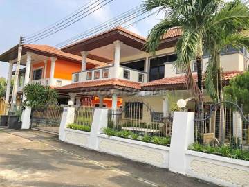 Eakmongkol Chaiyaphruek 2 House in Jomtien